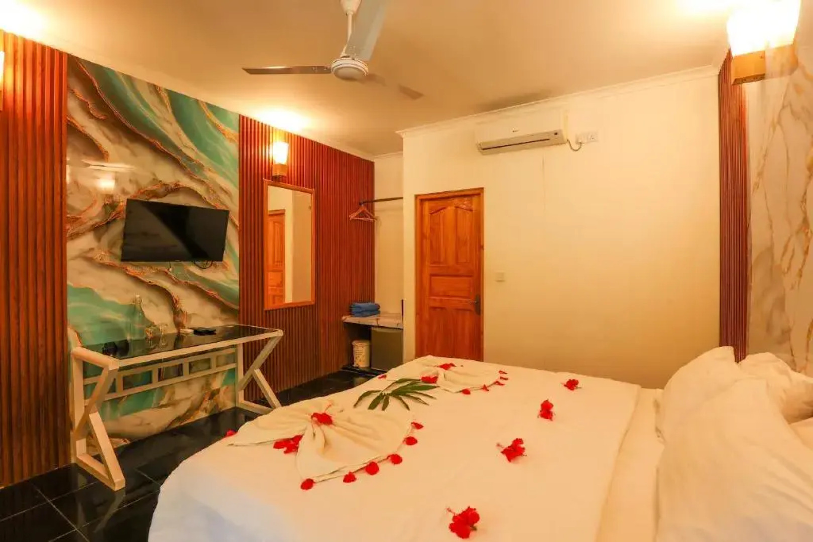 Thoddoo Beach Holiday Inn