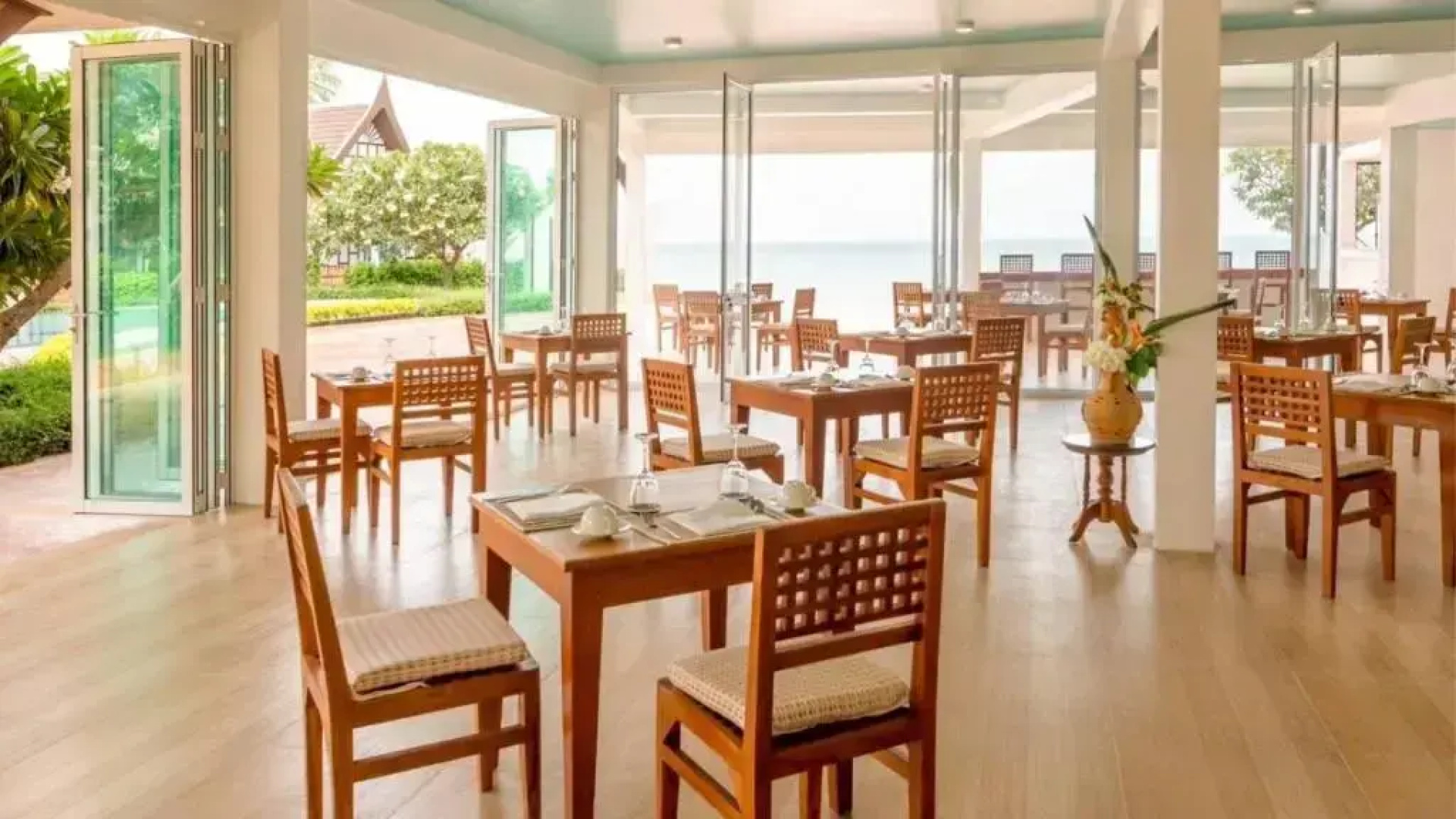 Отель Aura Samui Best Beach Hotel