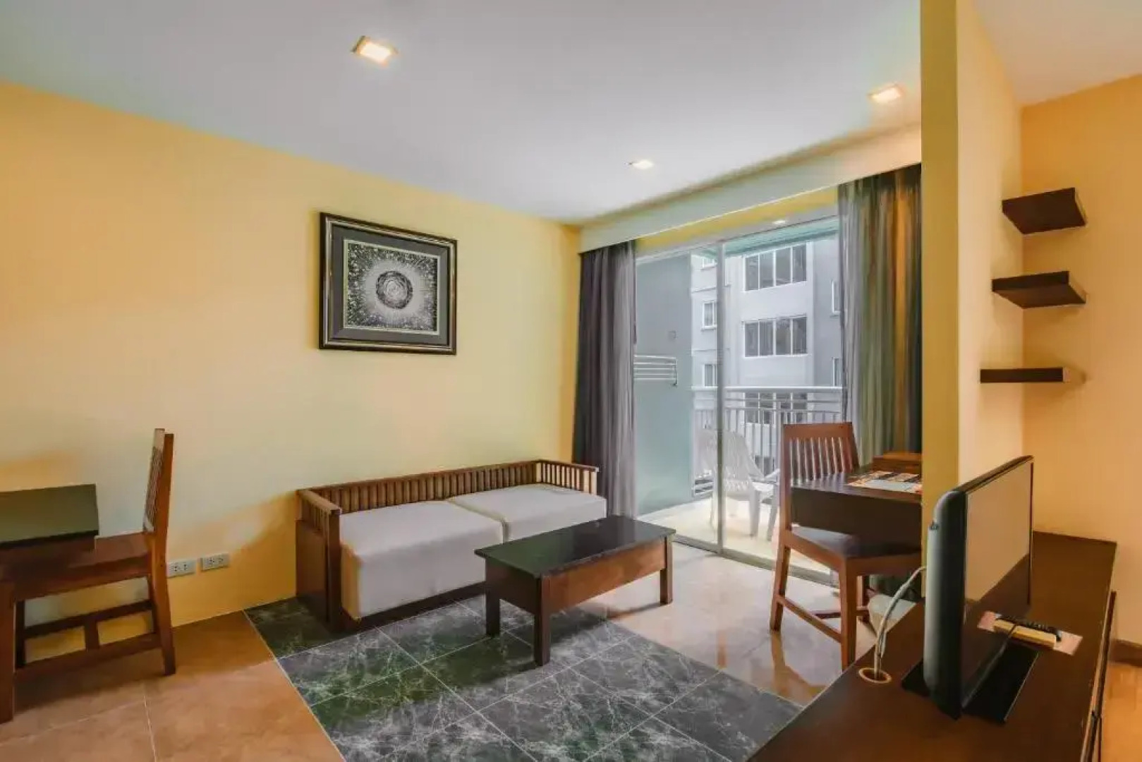 Отель Elite Suites Patong