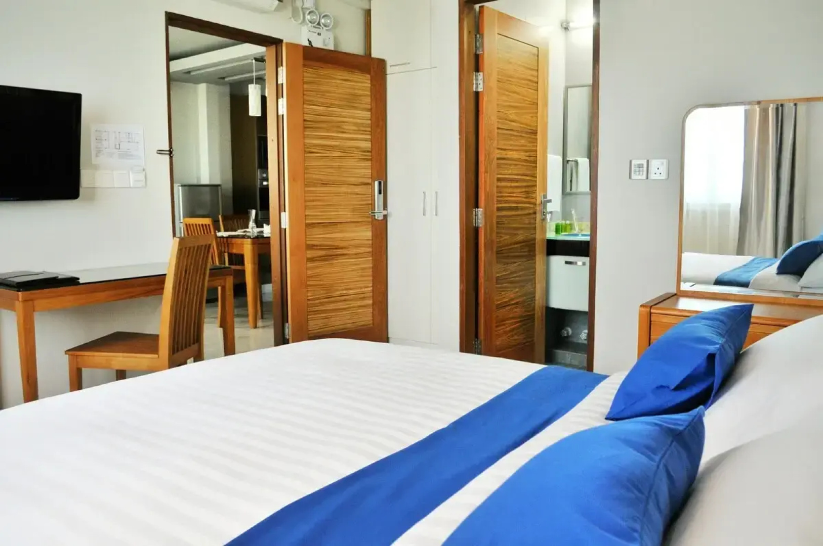 Отель Airport Comfort Inn Premium