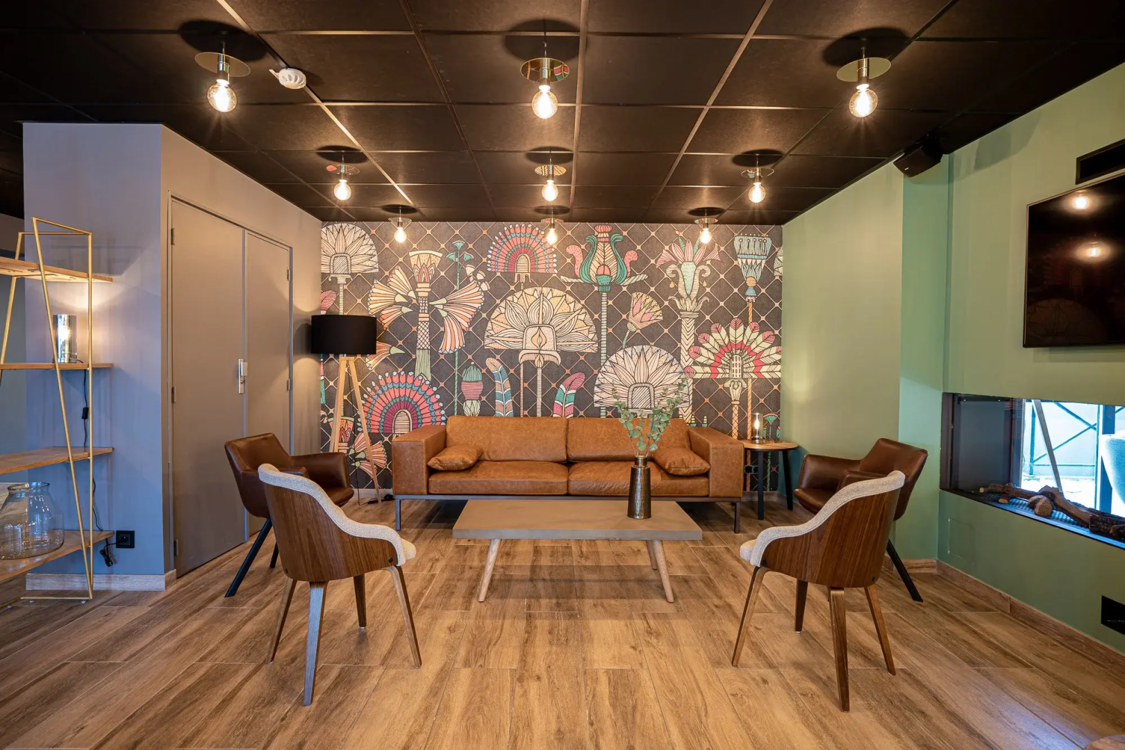 PoMo Hotel & Restaurant