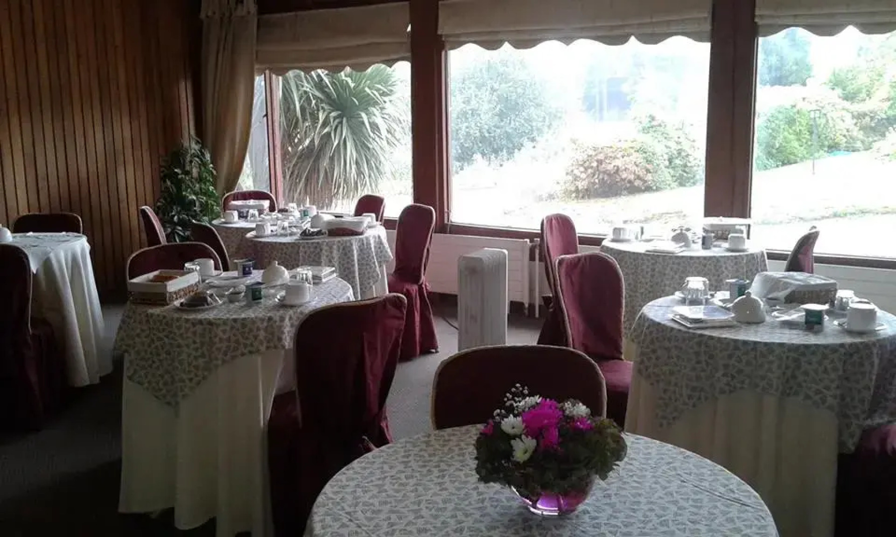 Los Alerces Hotel Cabañas Y Salones