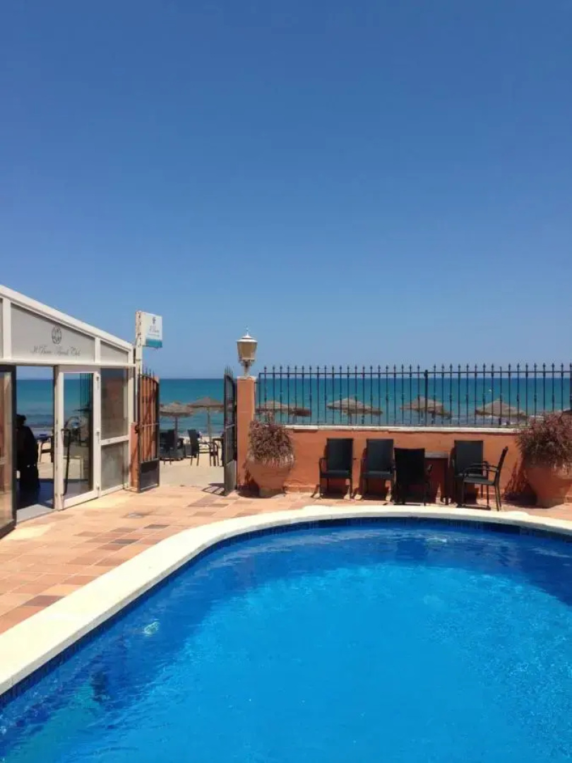 Lloyds Beach Club Aparthotel