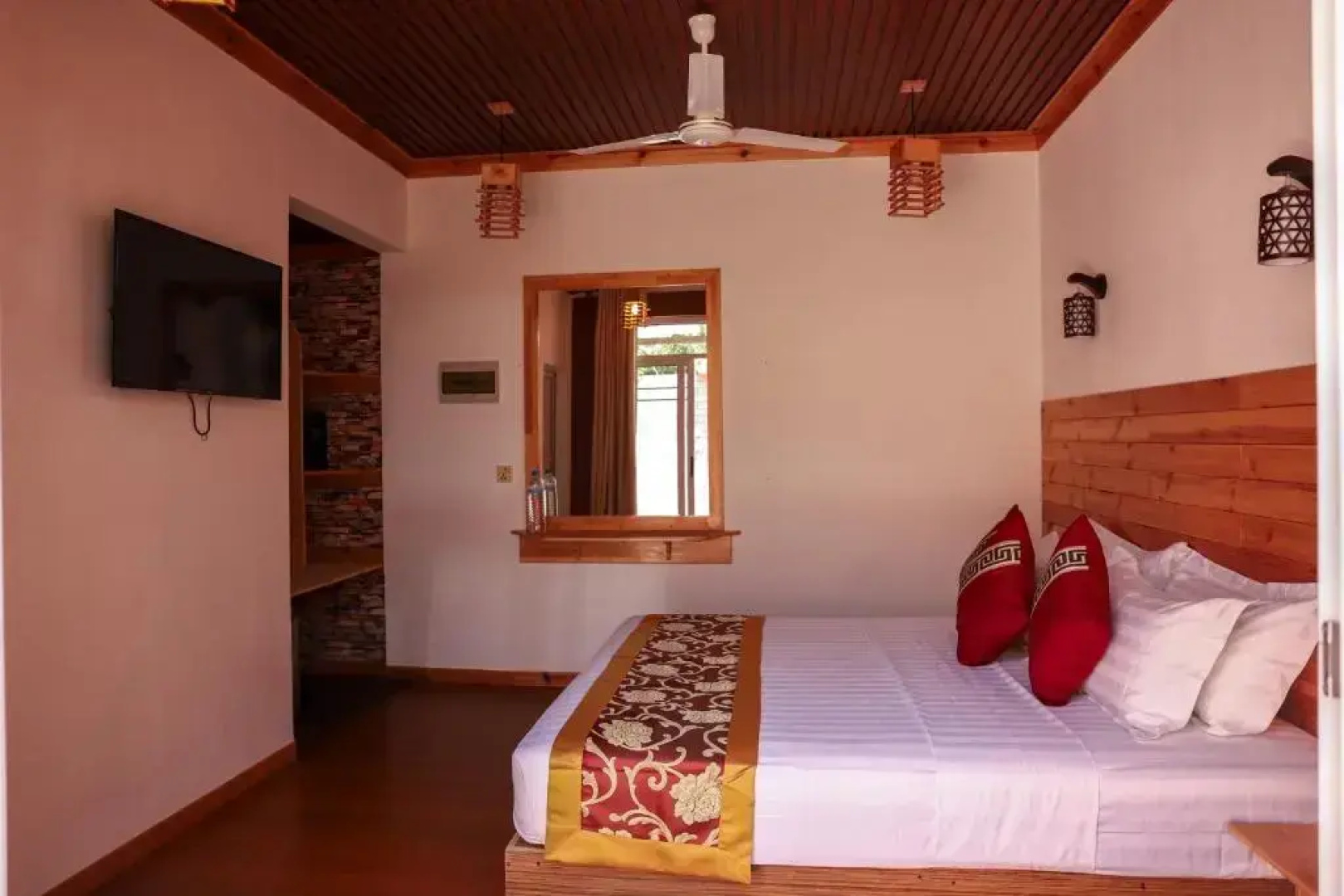 New Breeze Thoddoo Inn