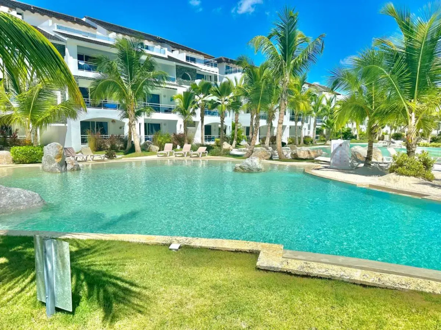 Estrella Dominicus by Advantage Club