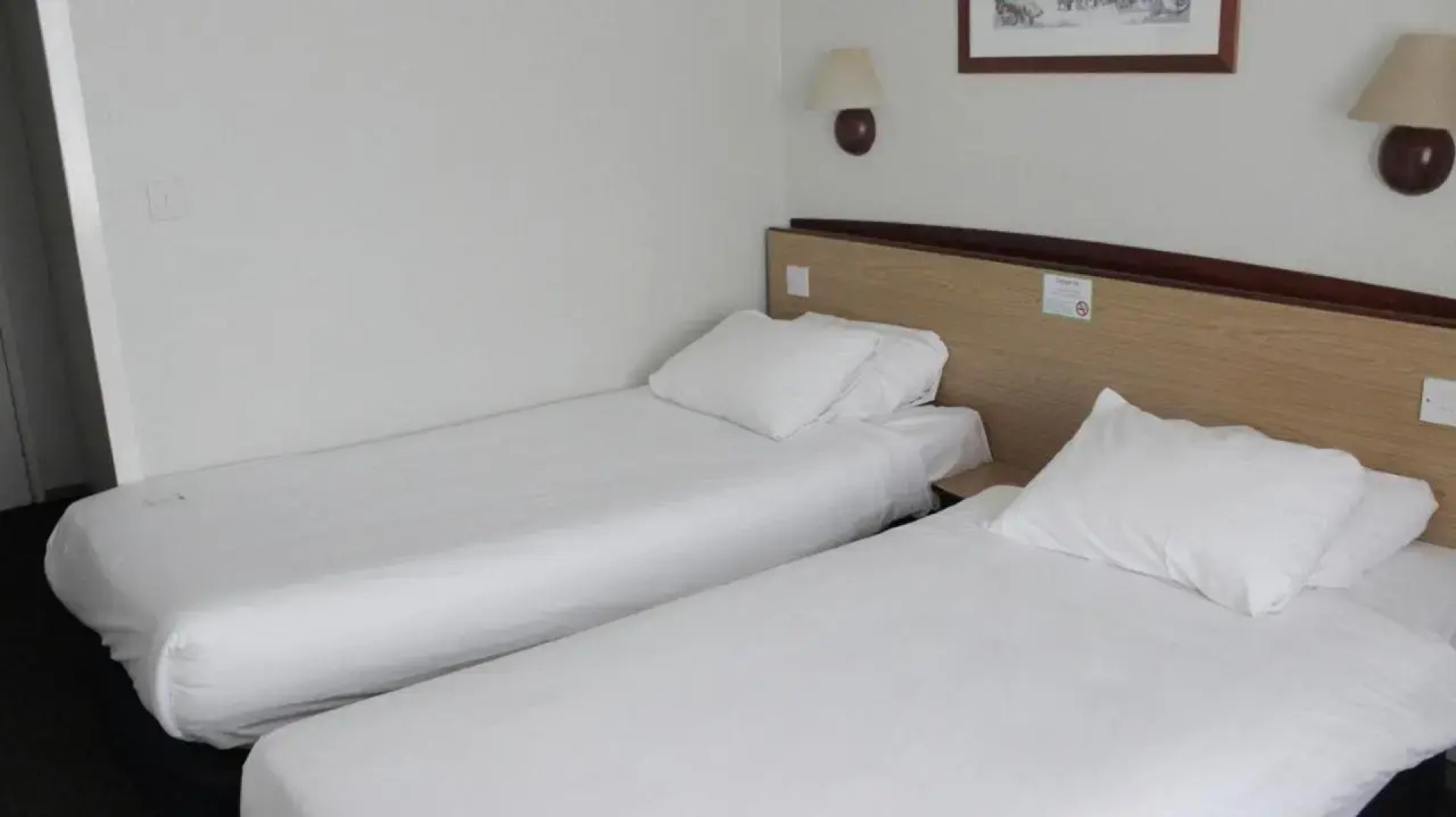 Отель Travelodge Liverpool Central Queens Dock and Arena