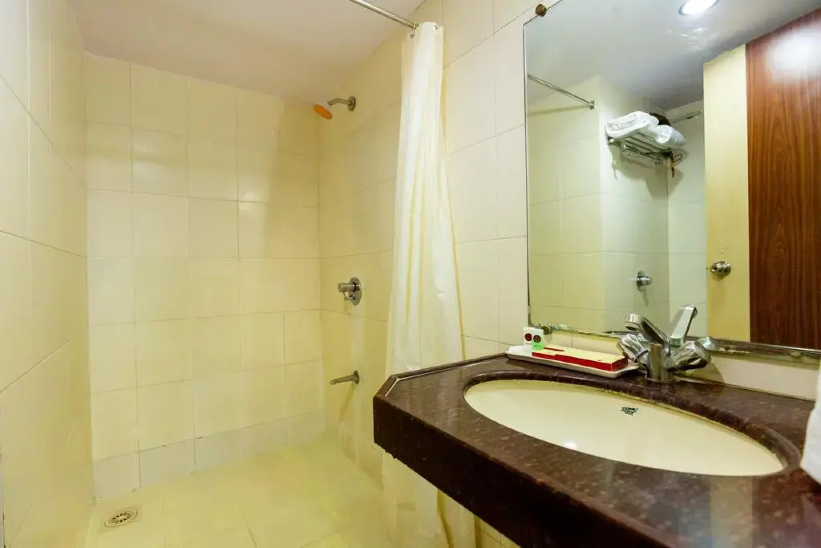 Hotel Express Inn Next To BigBazar	