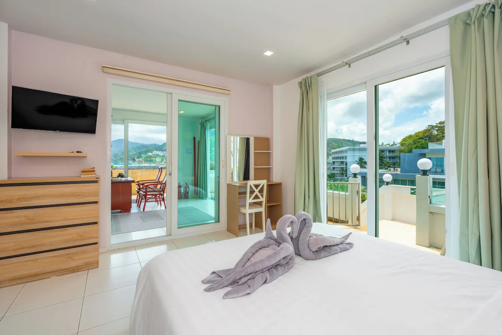 Kata Hill Sea View Hotel