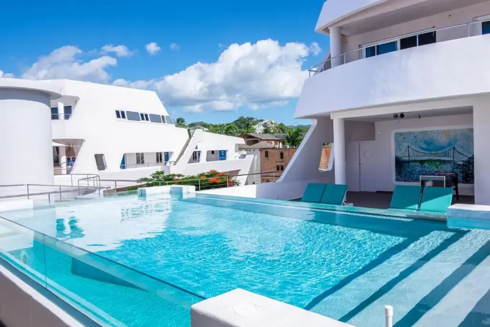 Puerto Plaza Hotel & Shops 