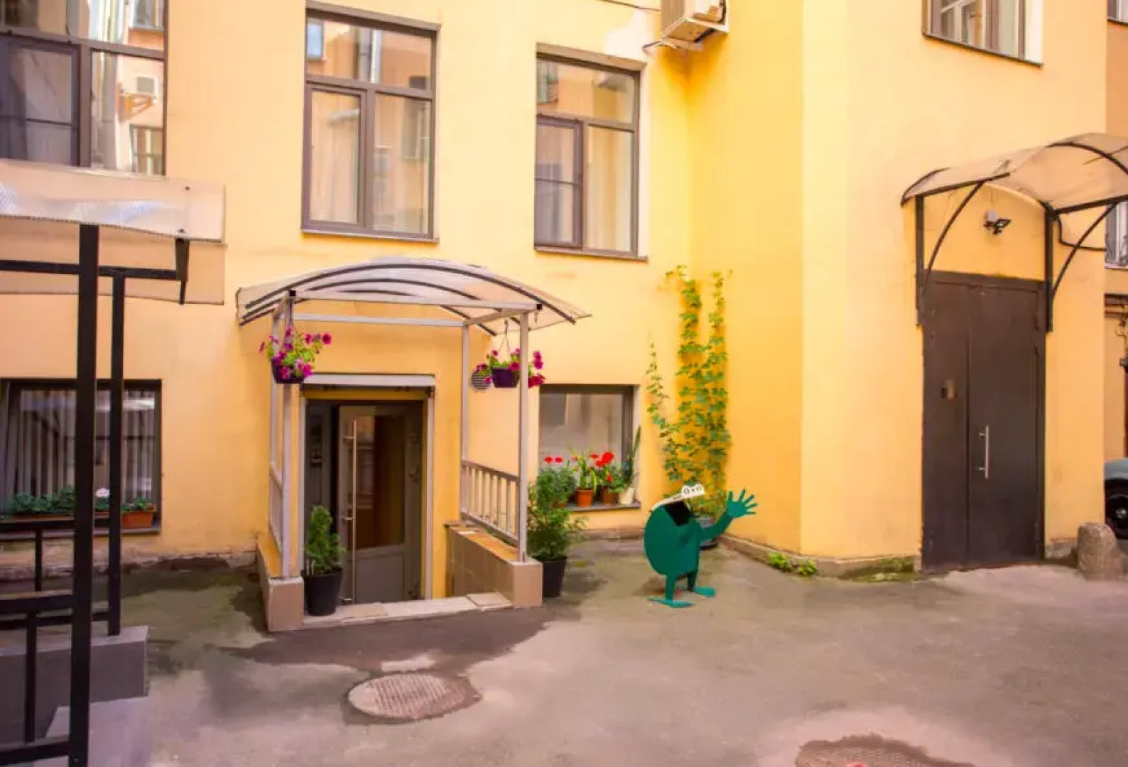 Leto Apartments