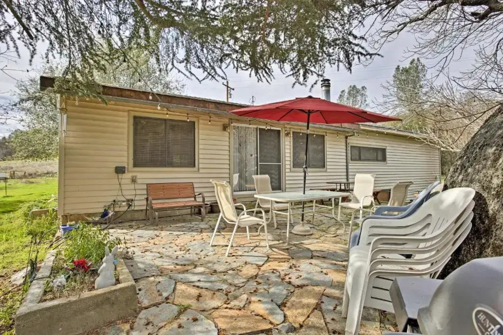 Cozy Home w/ Patio Near Yosemite National Park!