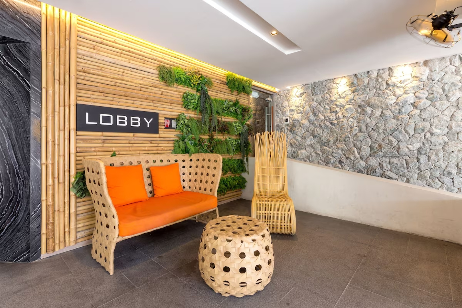 Отель Journeyhub Phuket Patong