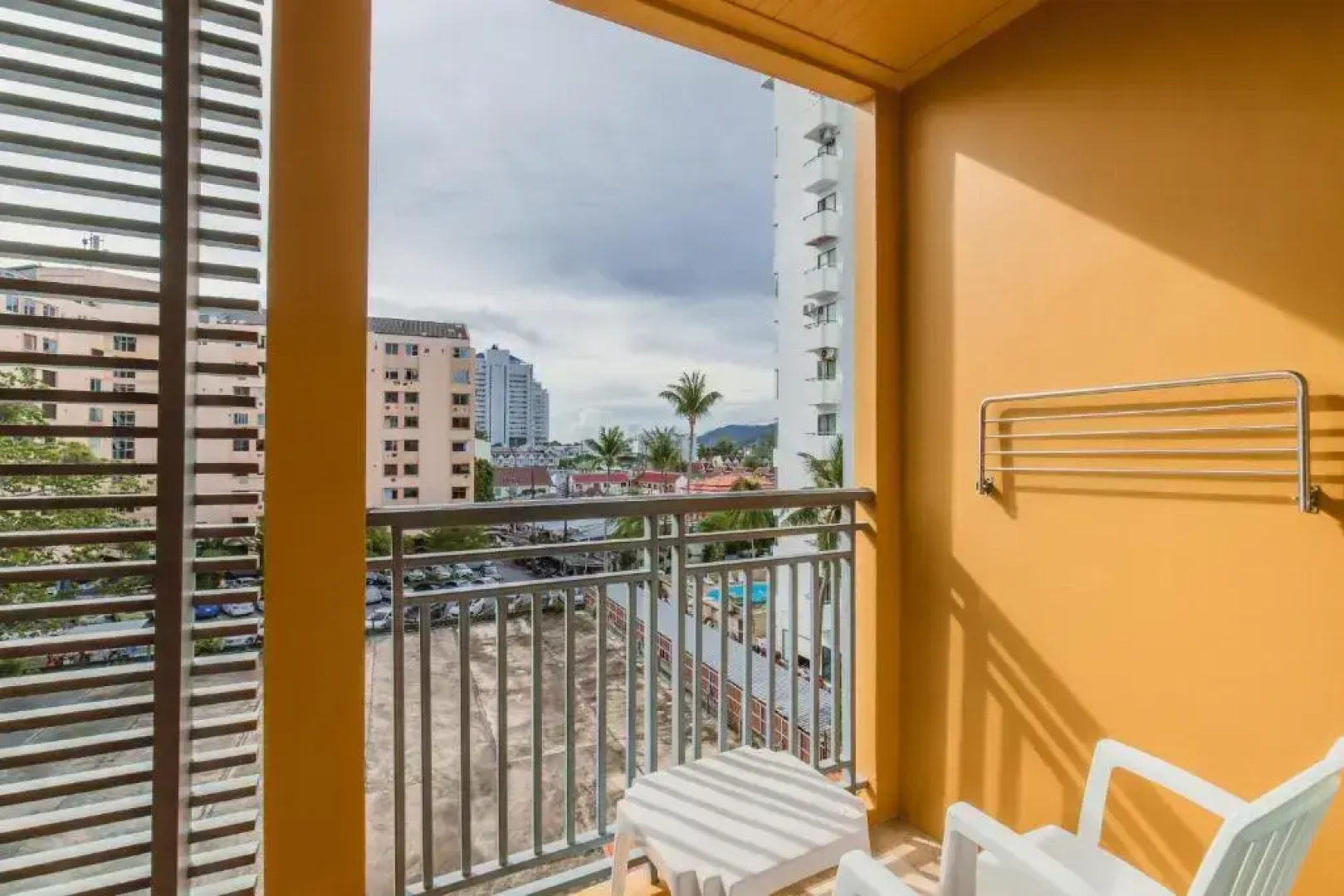Отель Elite Suites Patong