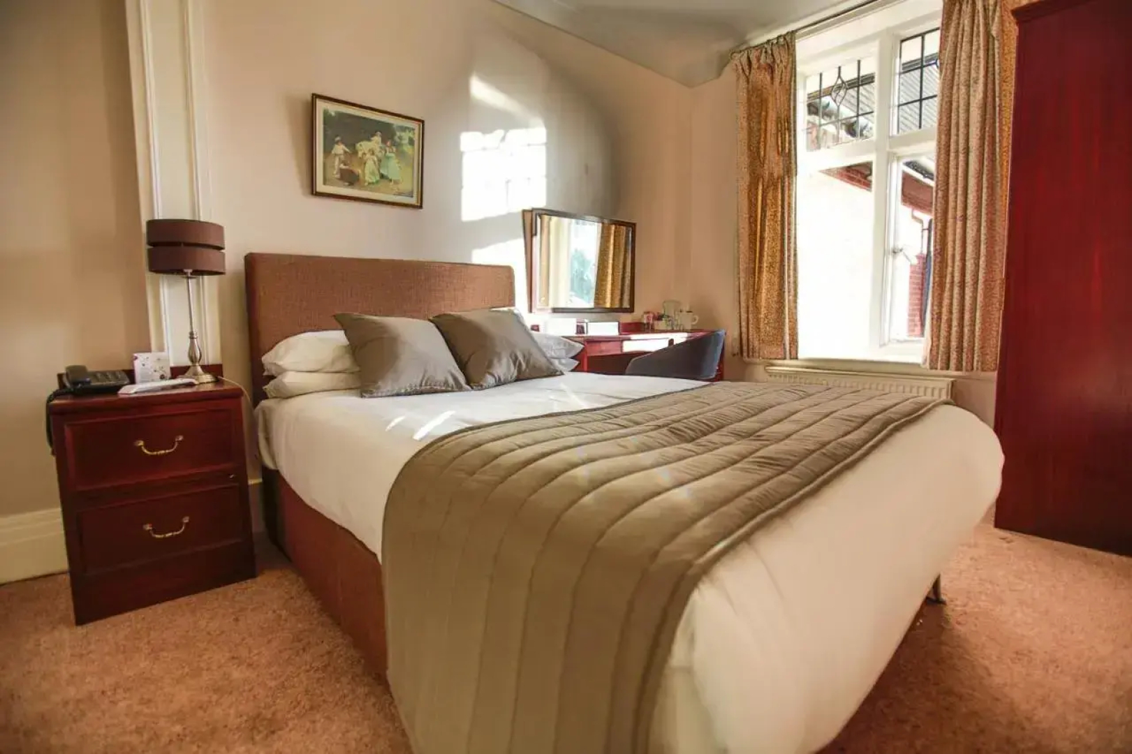 Oaklands Hotel