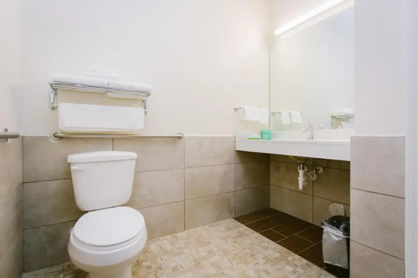 Scottish Inn & Suites