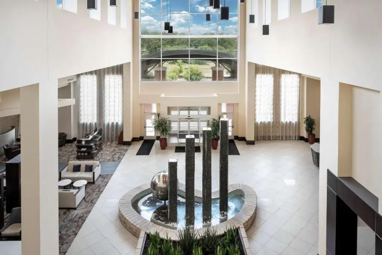 Отель Embassy Suites by Hilton Birmingham Hoover