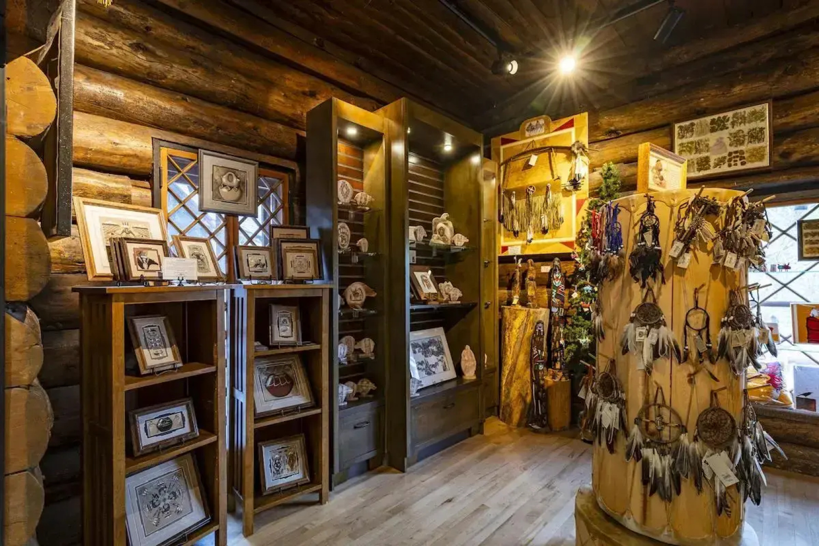 Отель Old Faithful Inn — Inside the Park