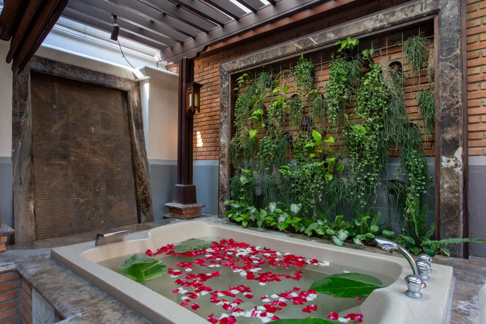 Hotel & Suites Shangri-La