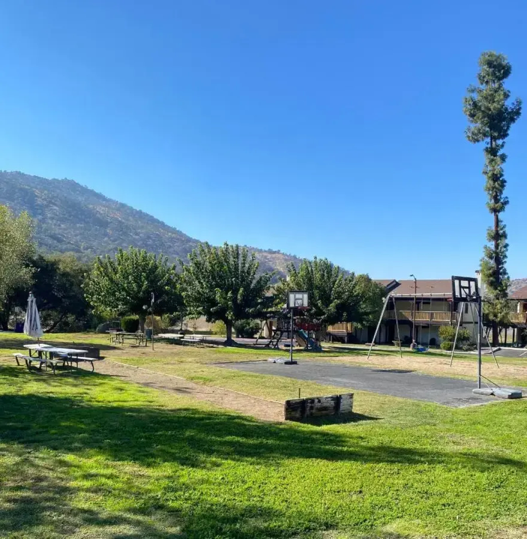 Western Holiday Lodge Three Rivers