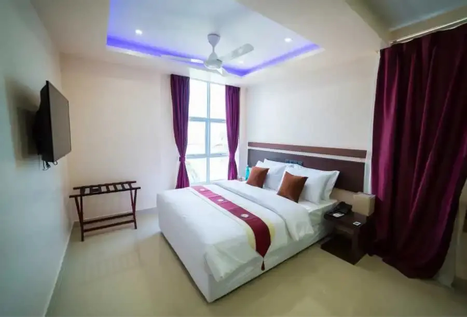 The White Harp Beach Hotel