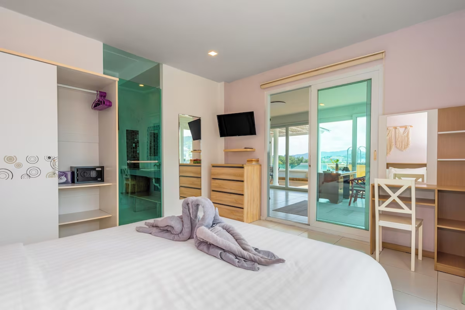 Kata Hill Sea View Hotel