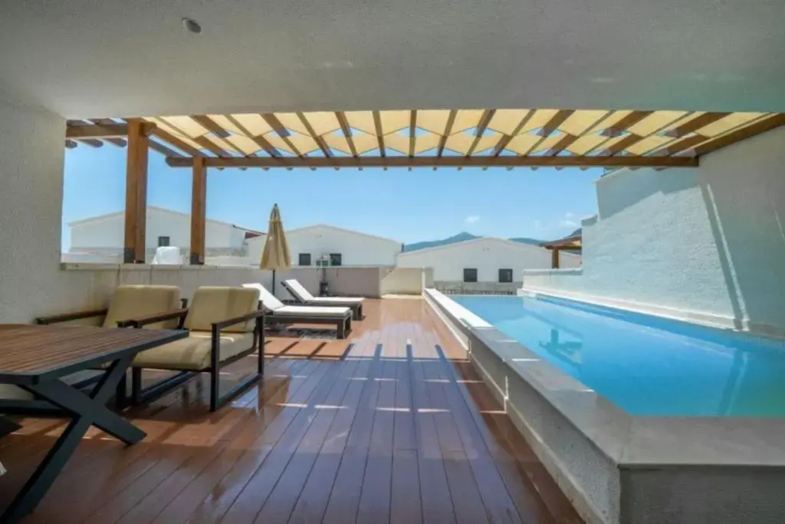 Lures Hotel