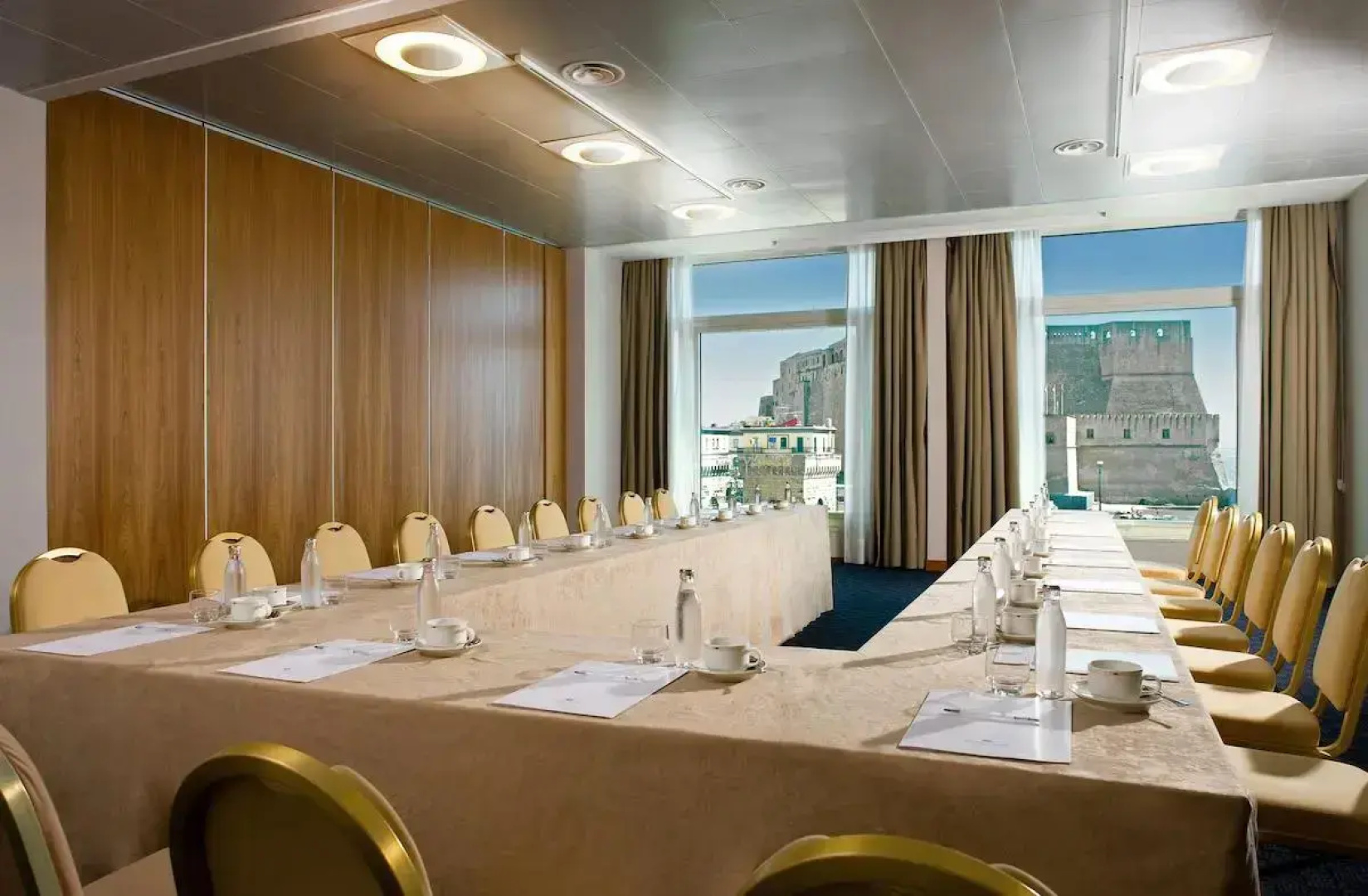 Отель Royal Continental Hotel Naples