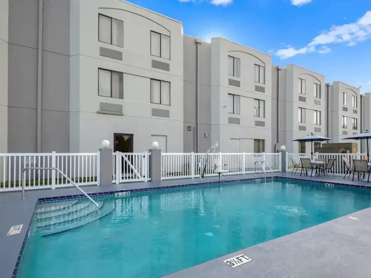 SPOT X Hotel Tampa - Wesley Chapel by The Red Collection