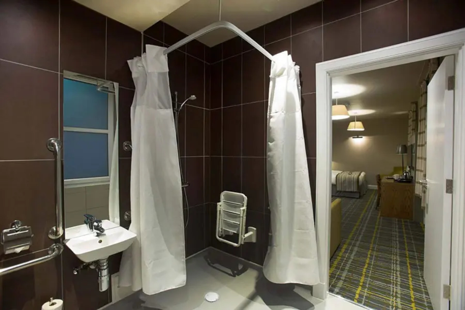 Jollys Hotel