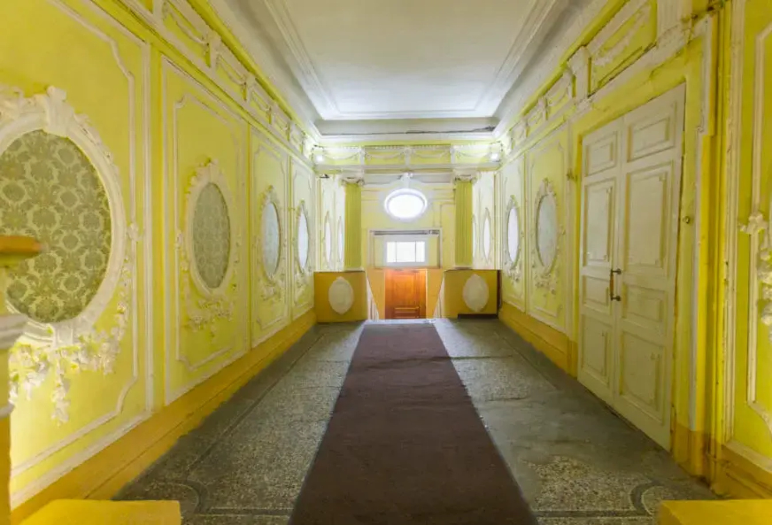 Leto Apartments