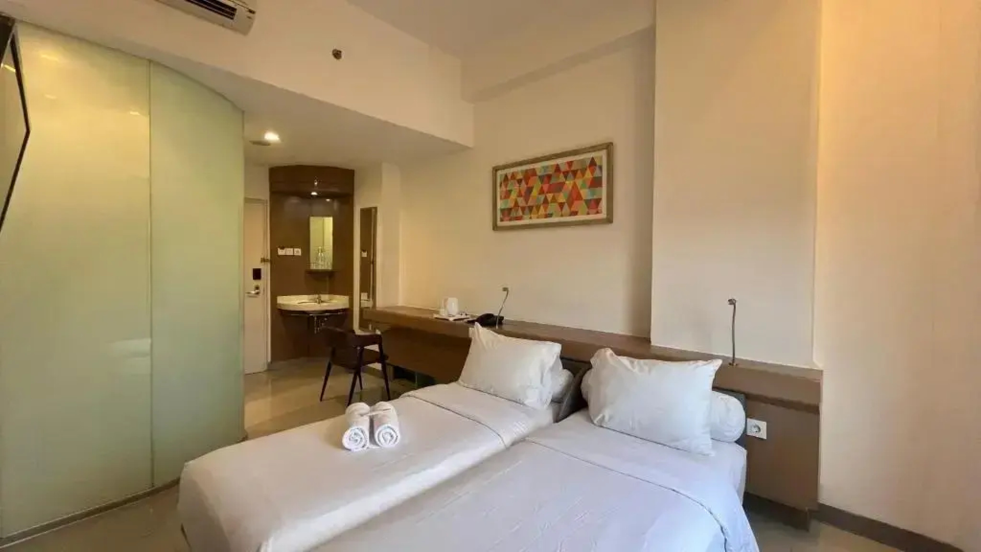 Отель Lamora Kota Lama Surabaya