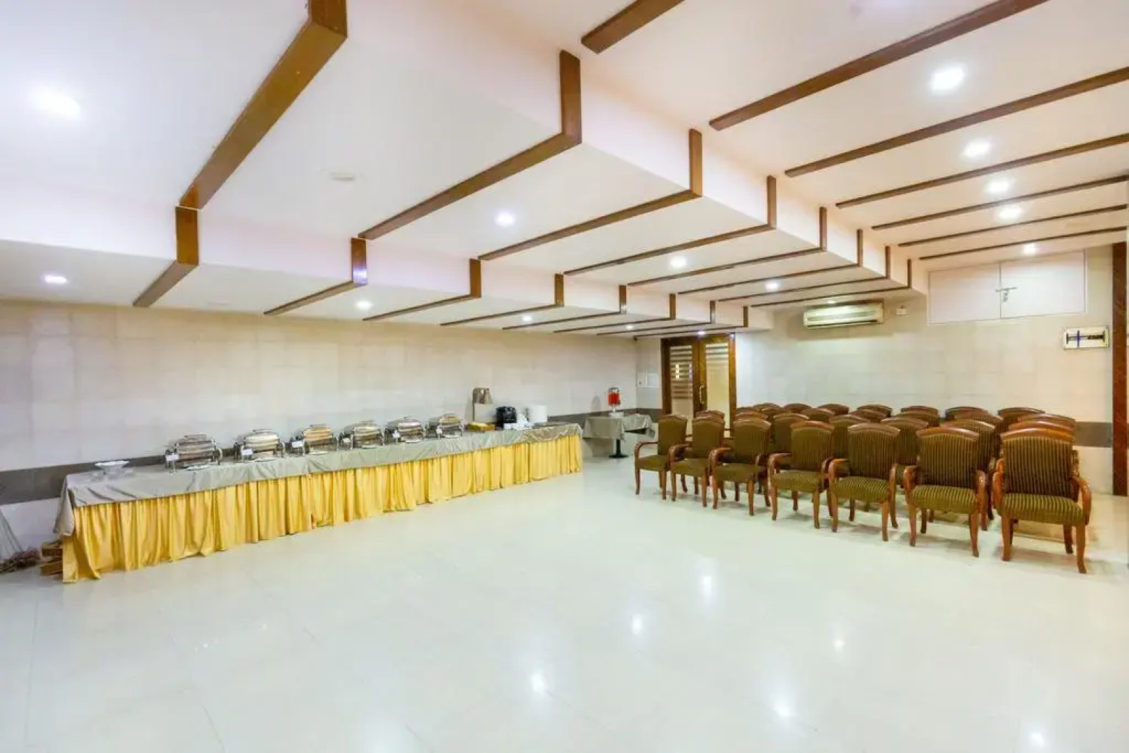 Hotel Express Inn Next To BigBazar	