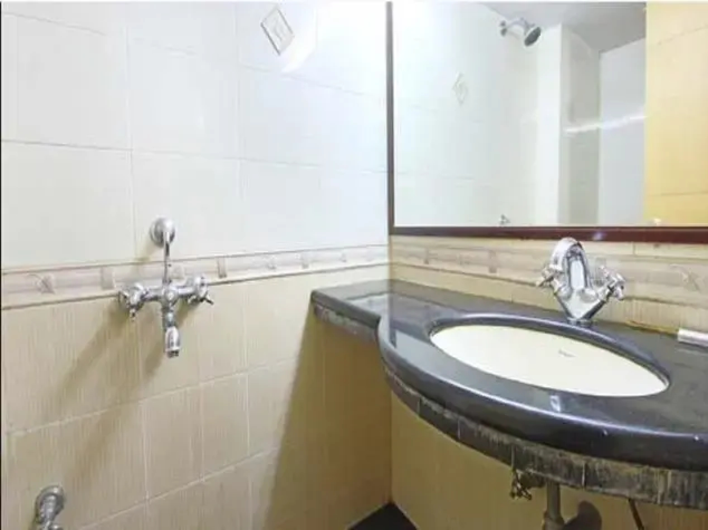 Hotel Raj Classic Inn