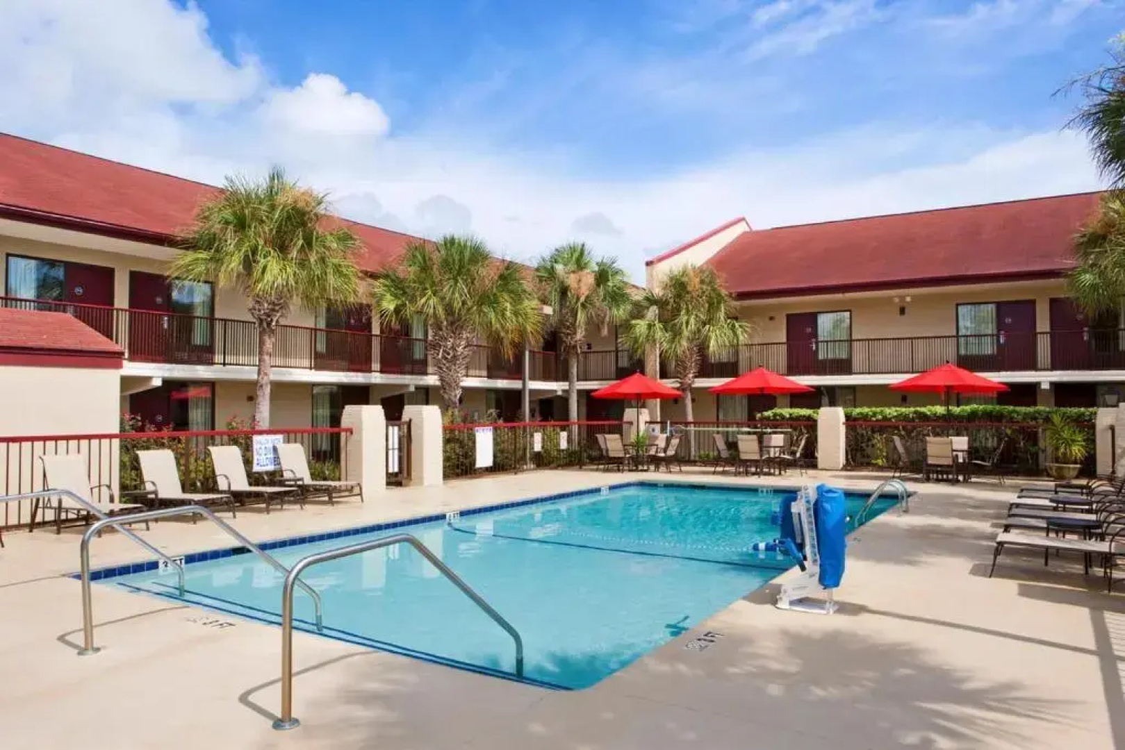 Red Roof Inn PLUS+ Mt Pleasant - Patriots Point
