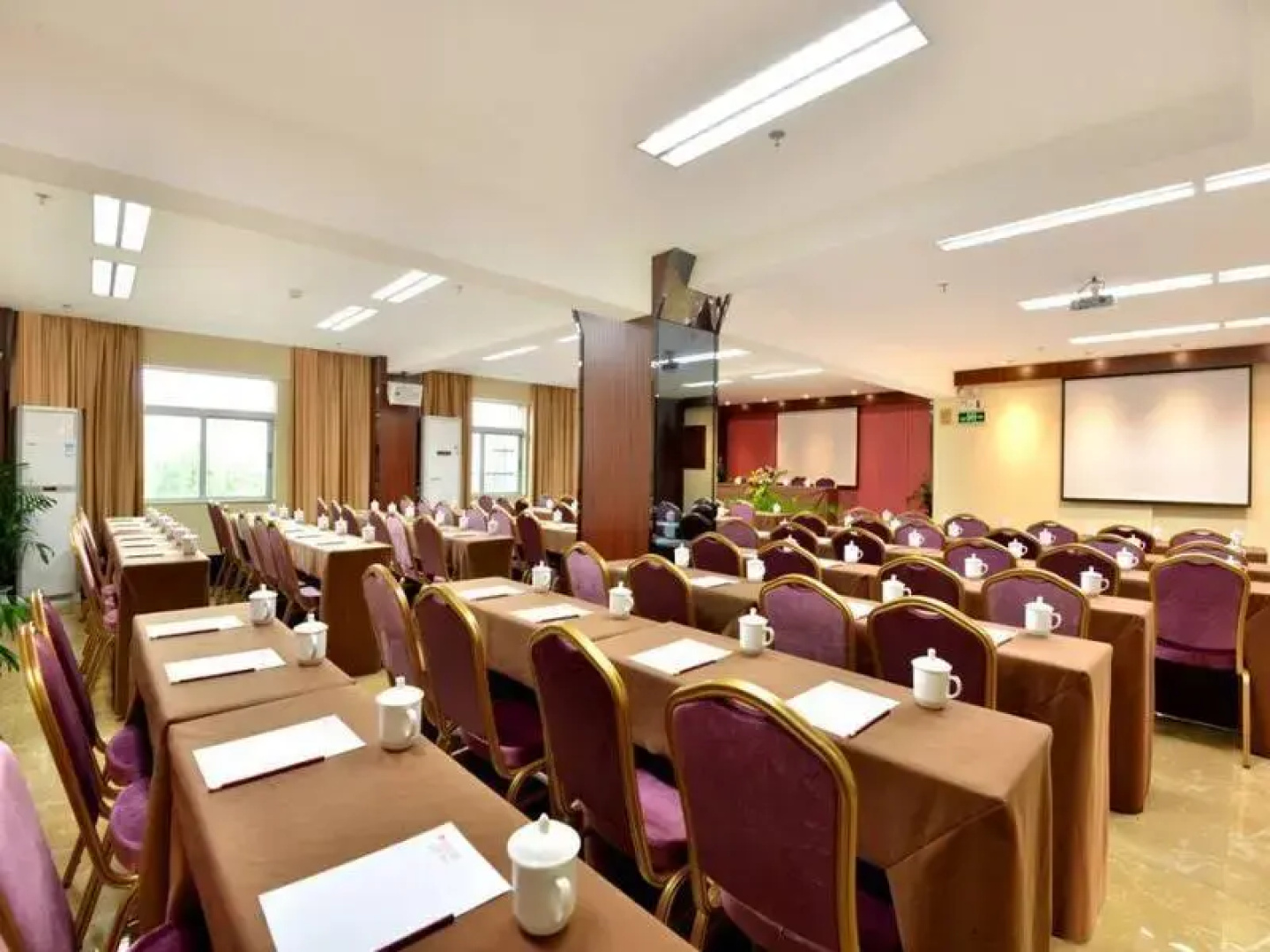 Longquan Hotel (Hainan Industry and Commerce College Branch of the Provincial Government)