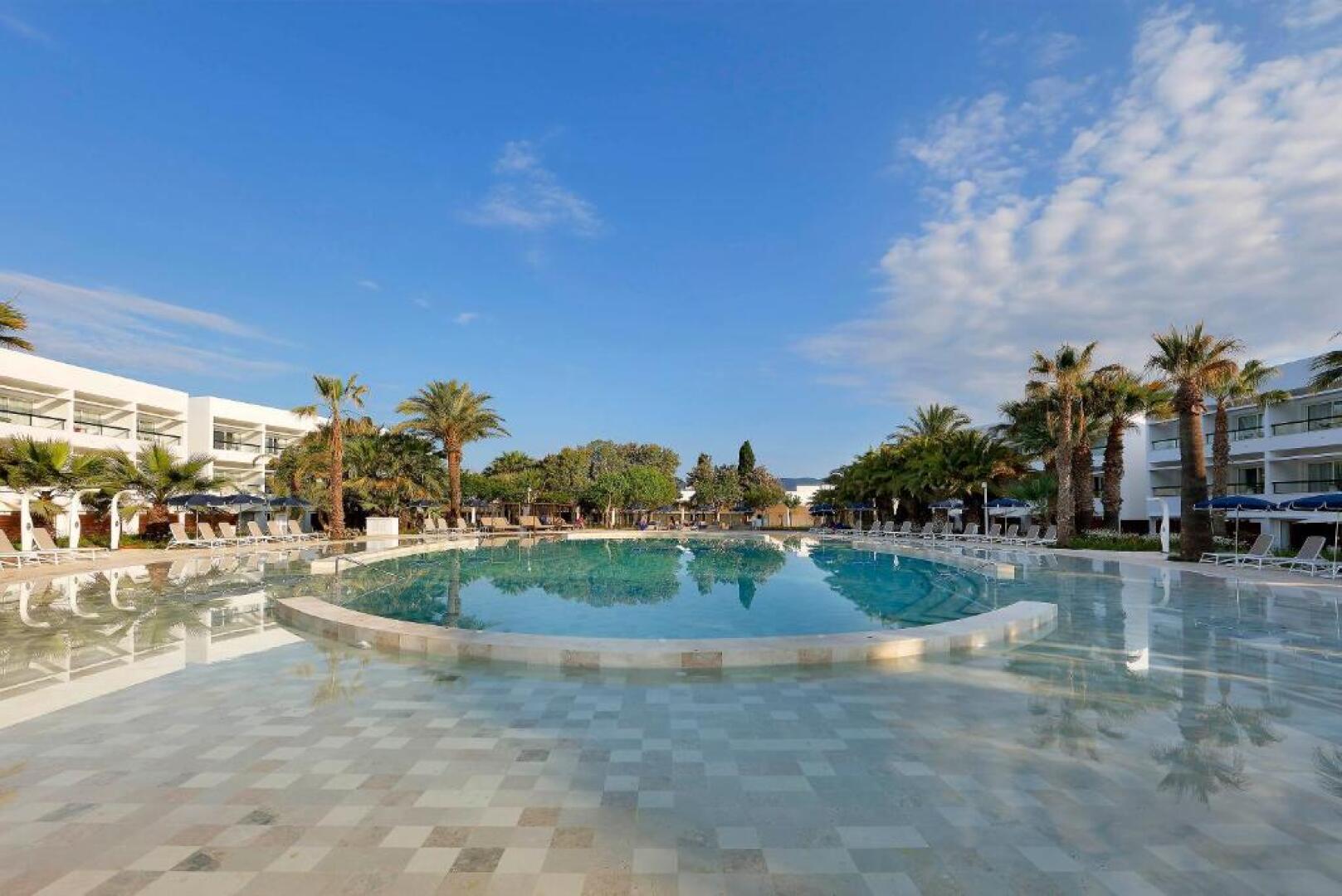 Отель Grand Palladium Palace Ibiza Resort & Spa