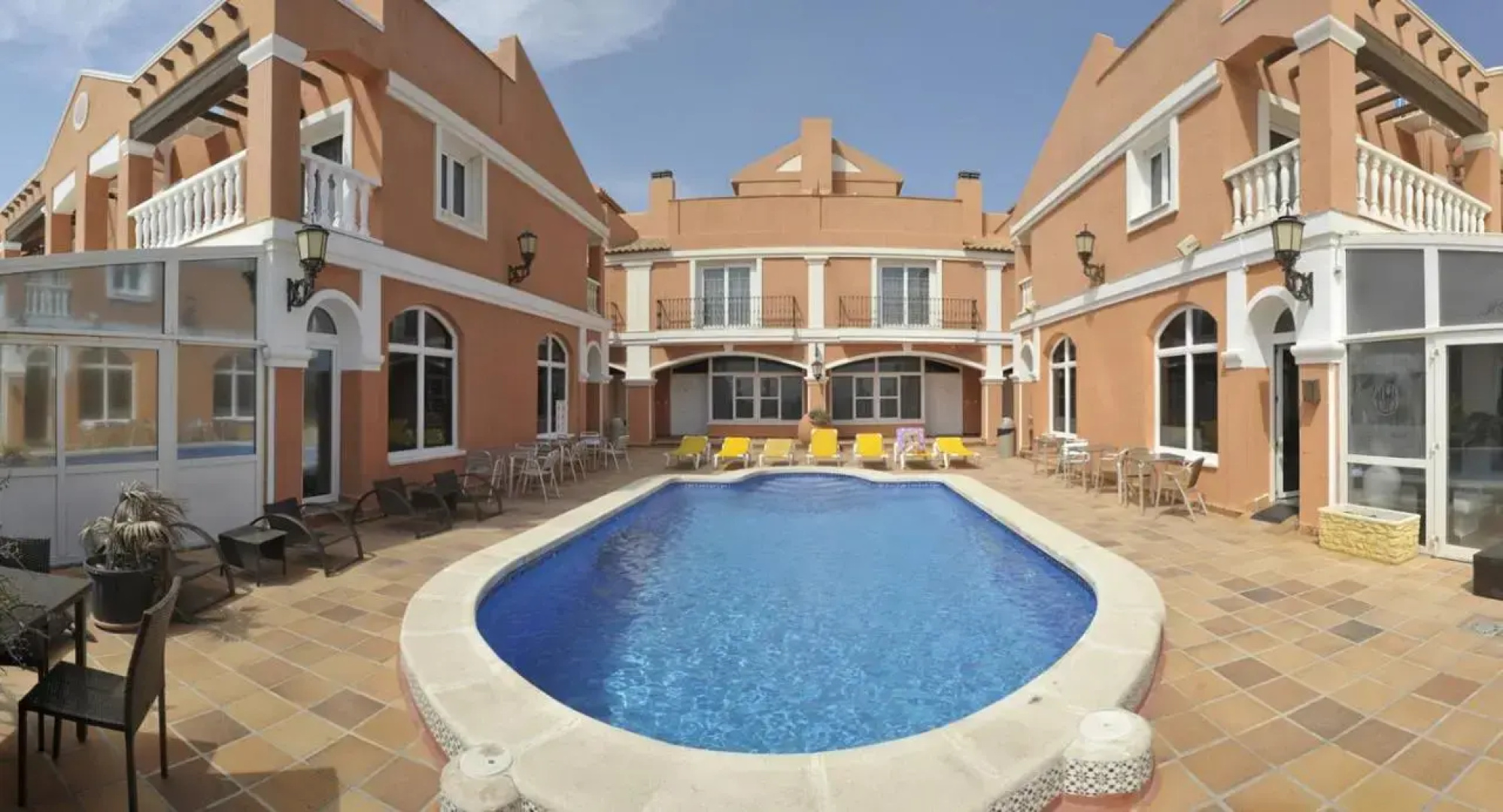 Lloyds Beach Club Aparthotel