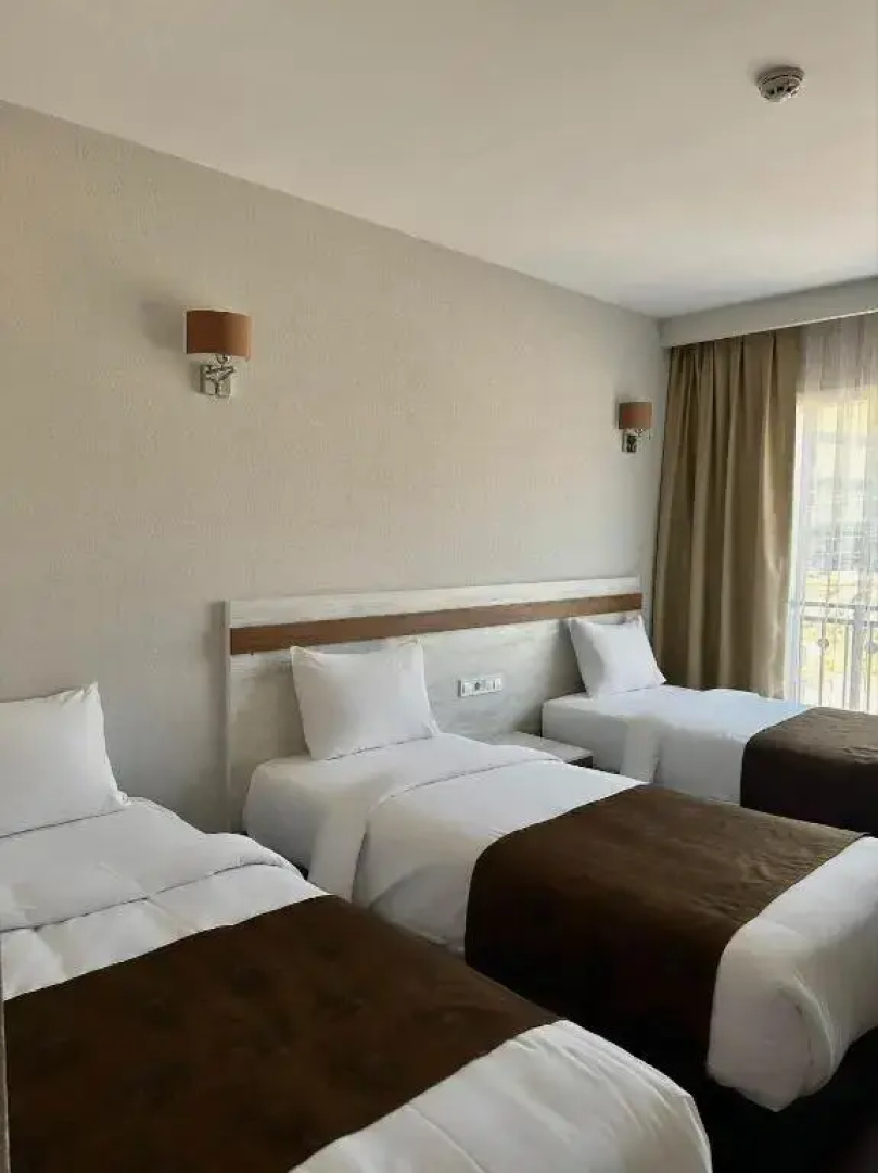 Kanyonvadi Hotel