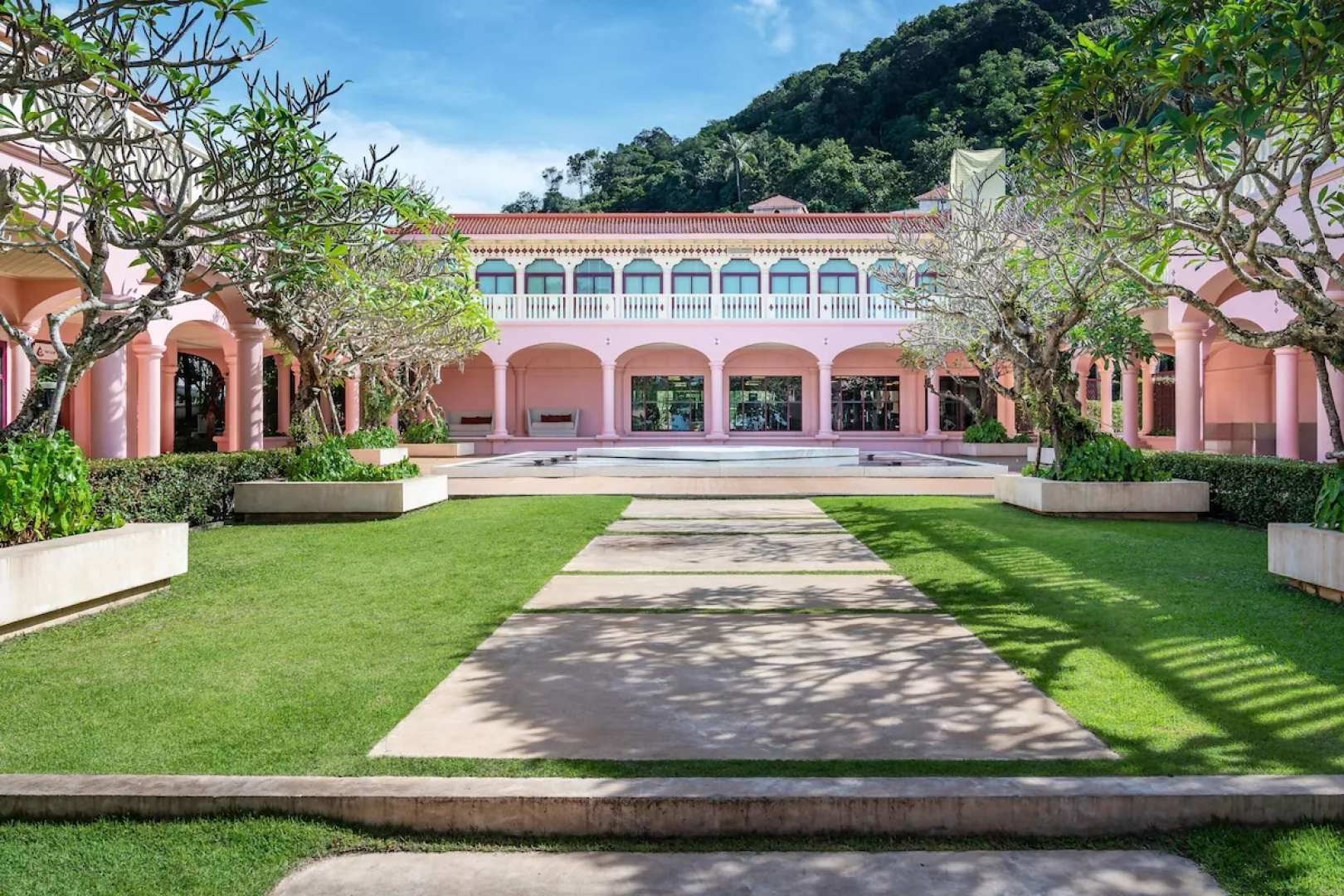 Отель Centara Grand Beach Resort Phuket 