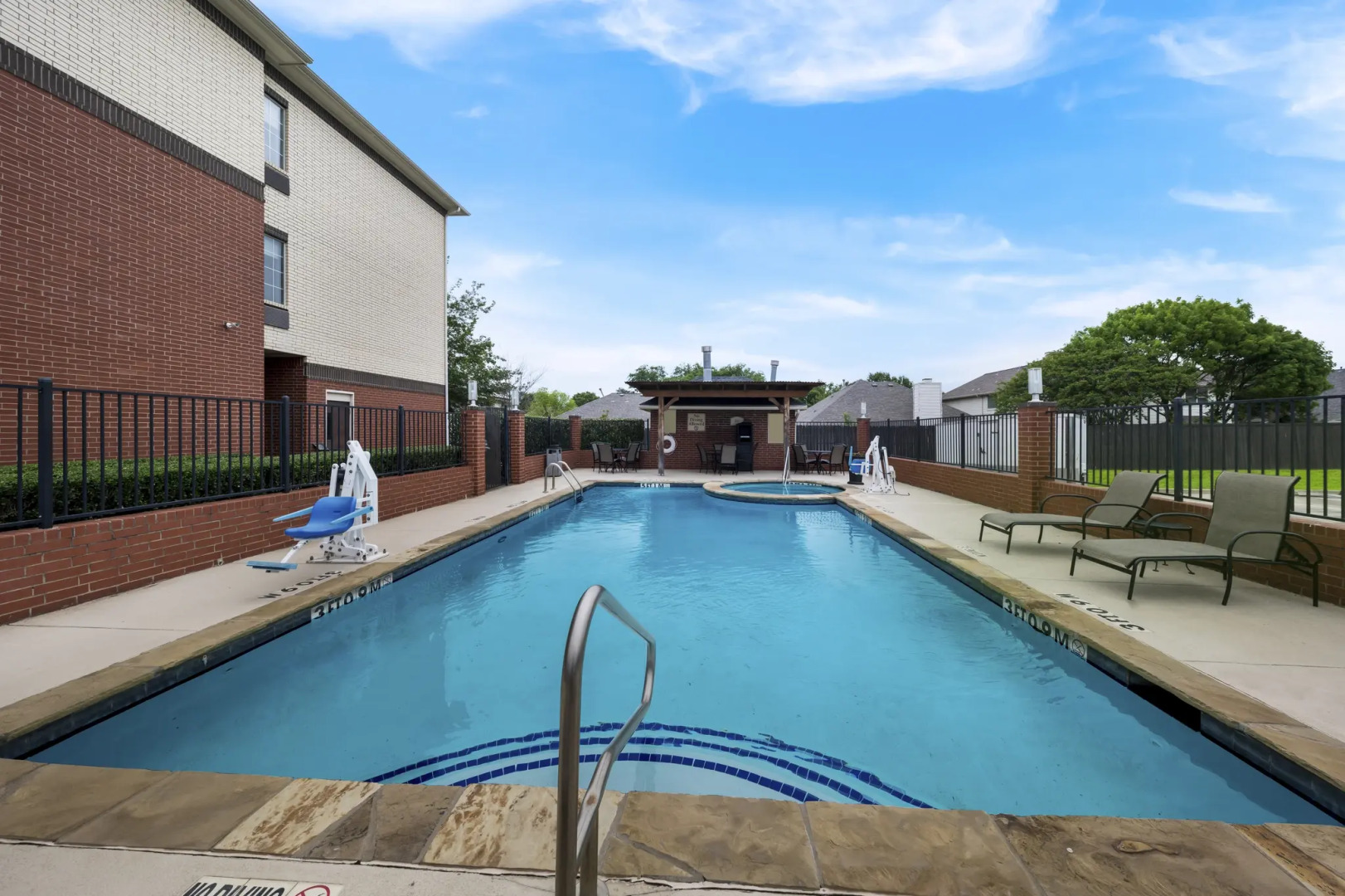 Best Western Plus Lake Dallas Inn & Suites