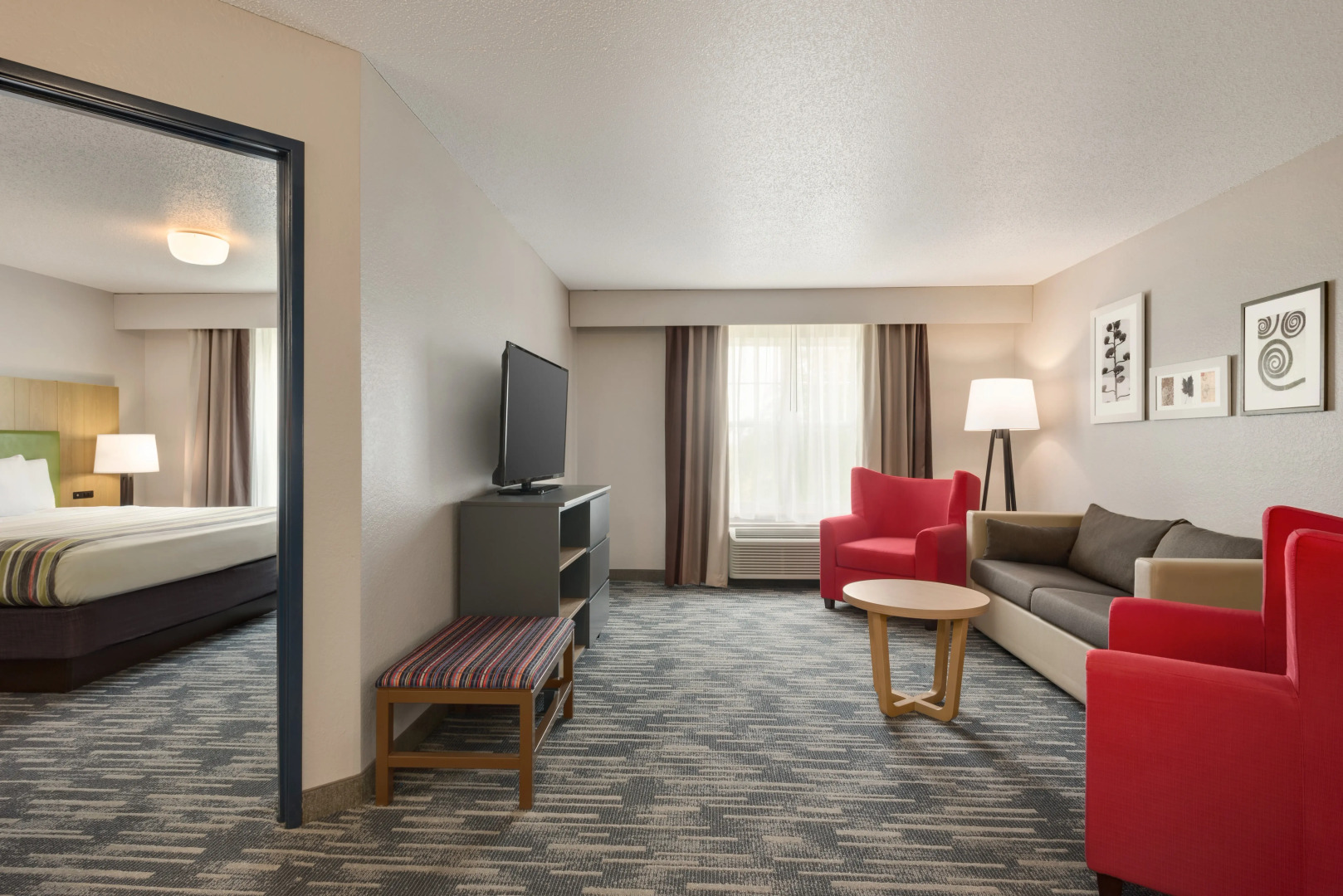 Country Inn & Suites by Radisson, Pella, IA