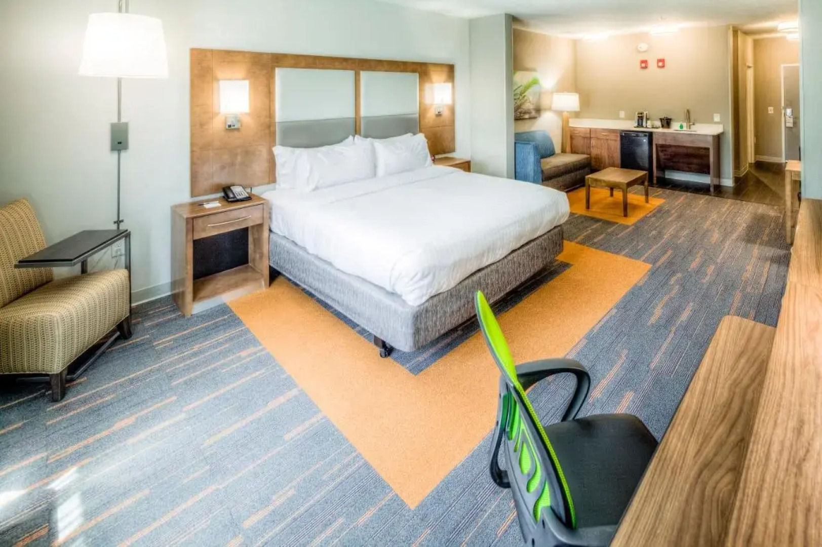 Holiday Inn Express & Suites Cleveland West - Westlake by IHG