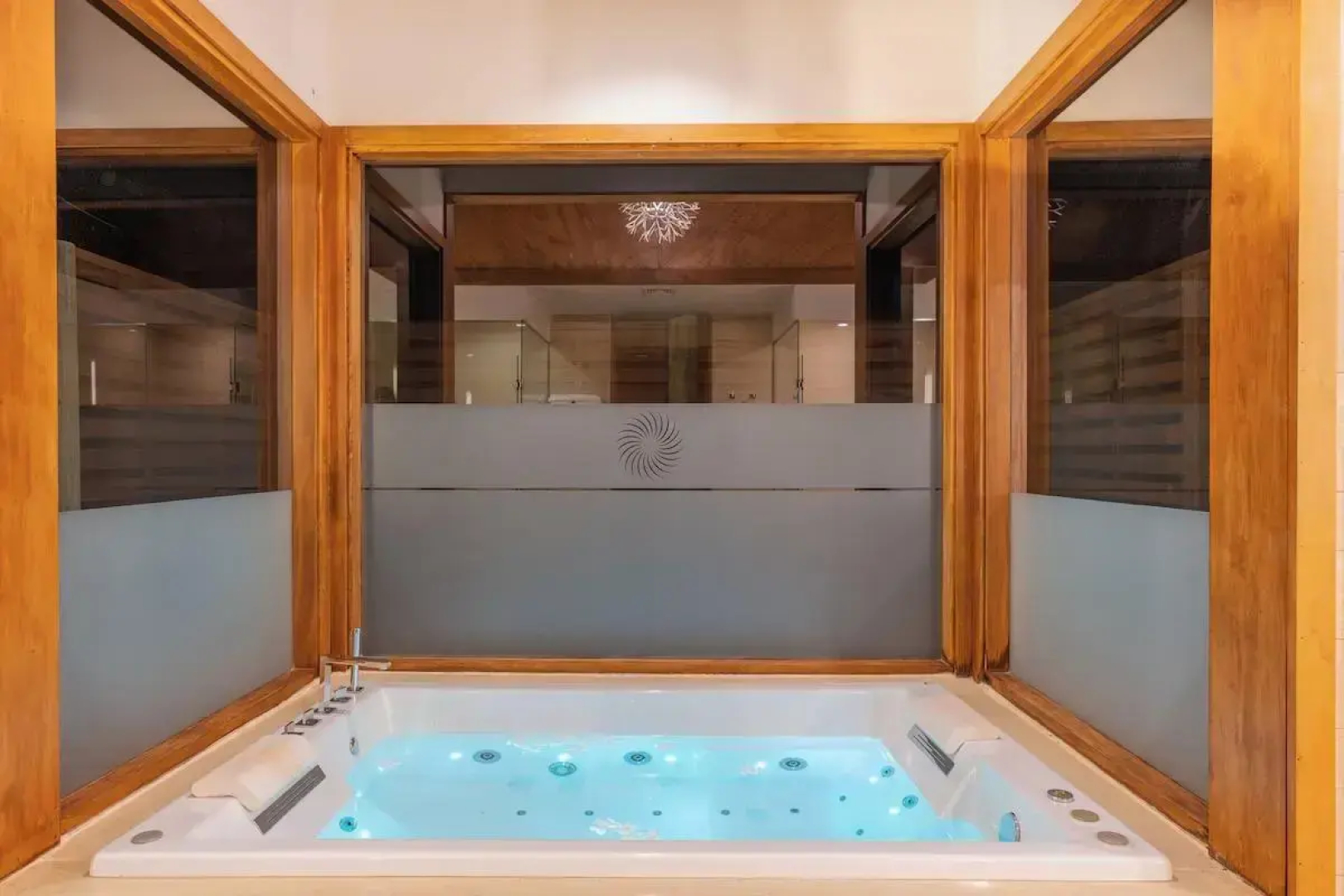 Спа-курорт Hideaway Beach