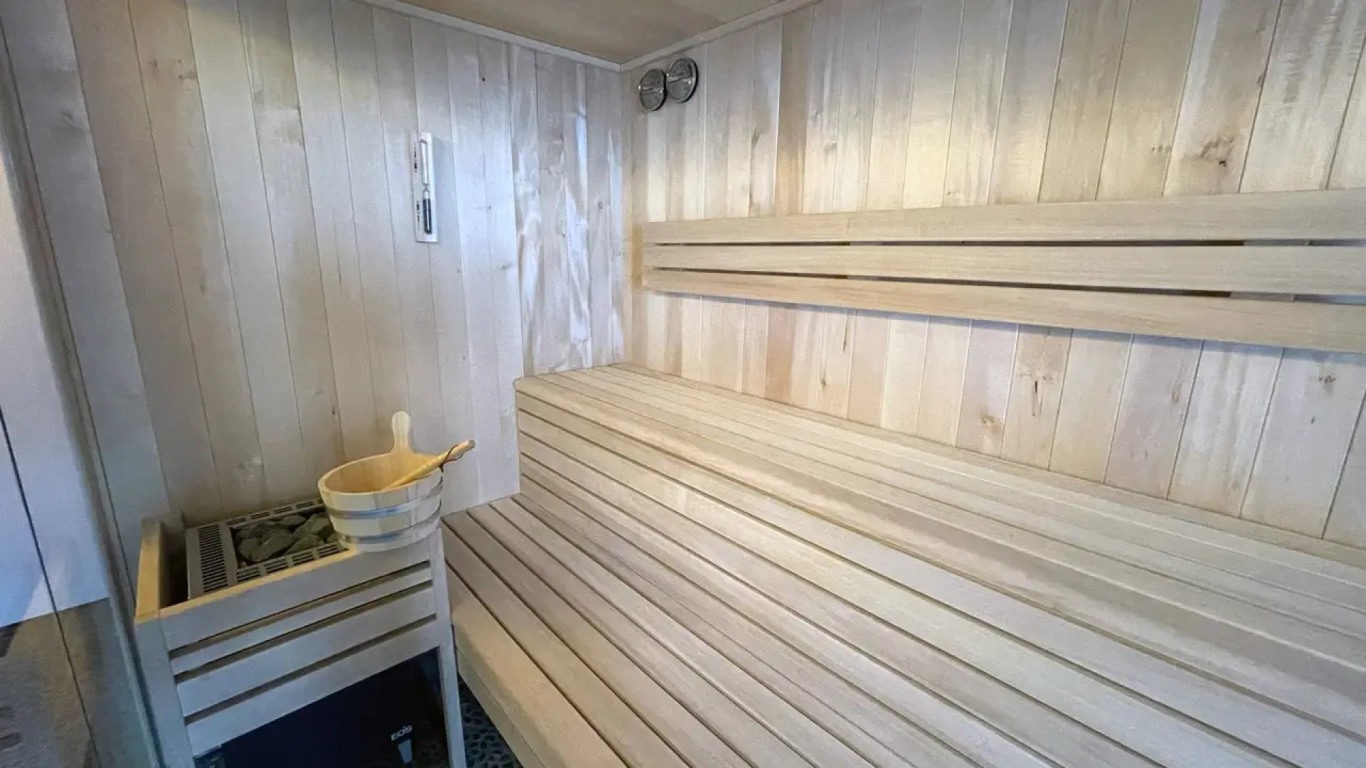 Peanut Mountain Lodge & Winstub