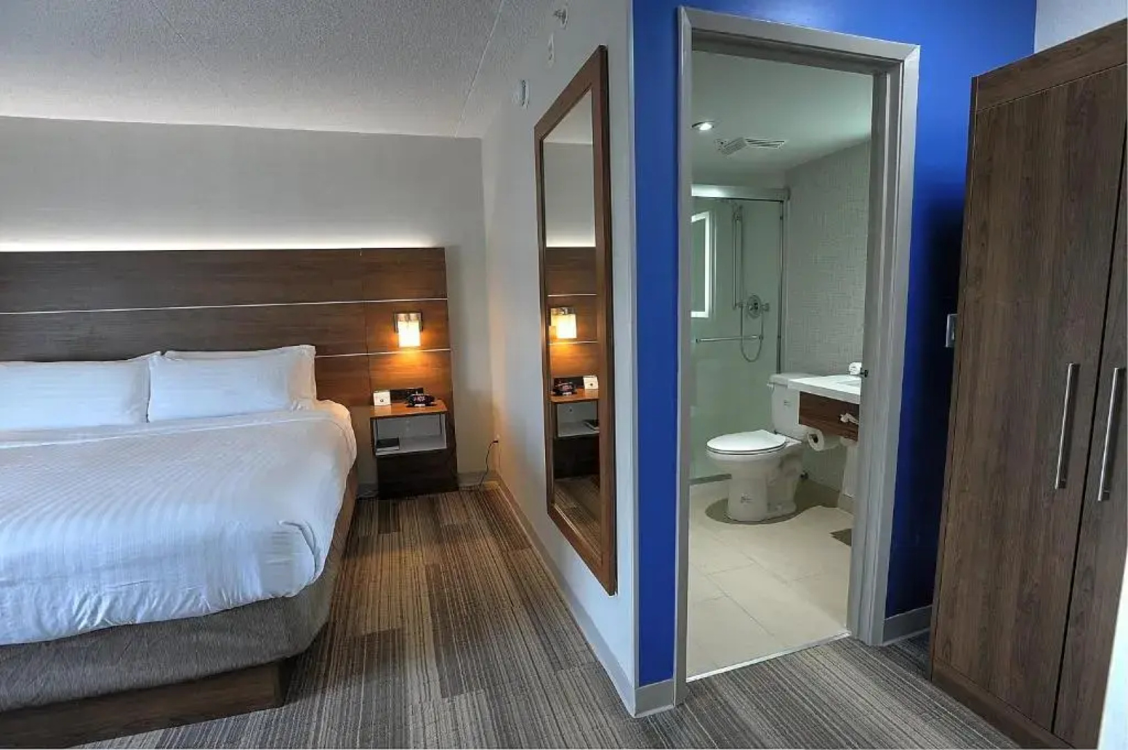 Holiday Inn Express & Suites Toronto Airport West by IHG