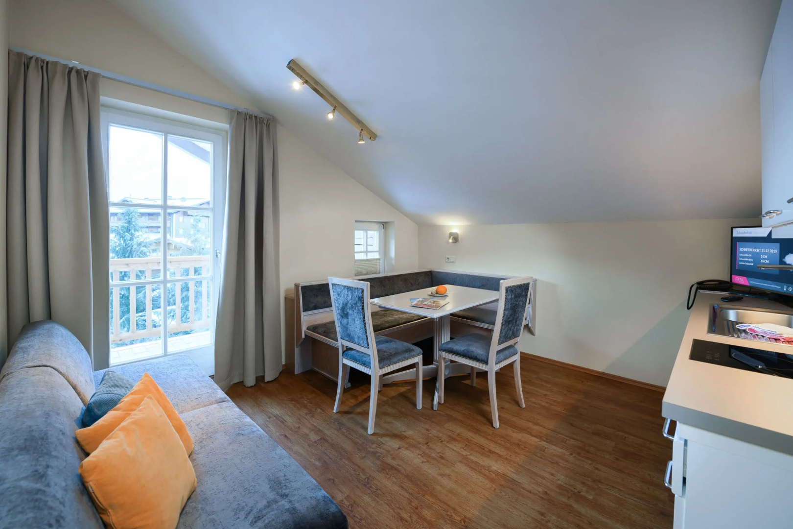 Crystls Aparthotel