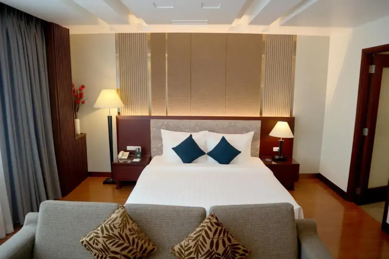 Kin Hotel Thi Sach