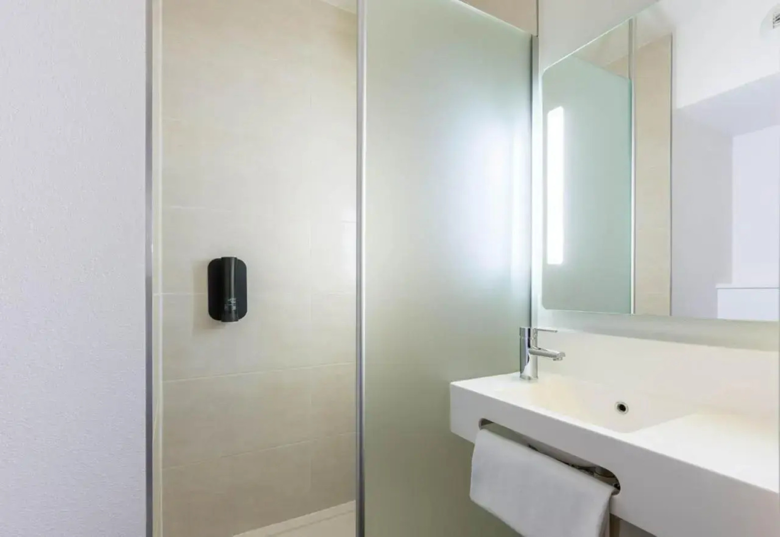 B&B HOTEL Lille Roubaix Campus Gare