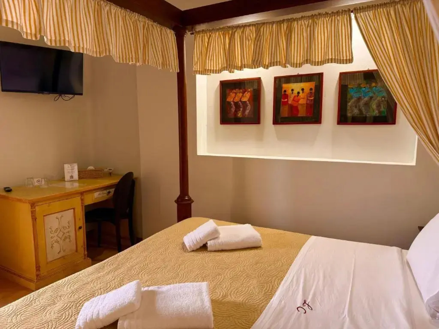 Great Greece Le Convivial Suites