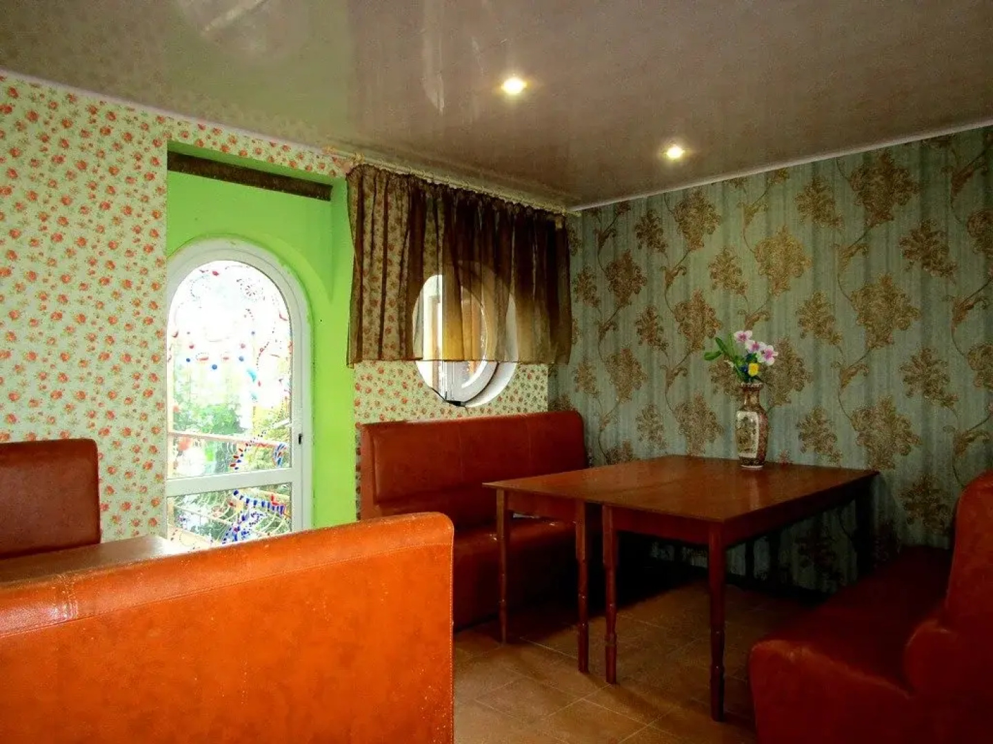Roza Guest House